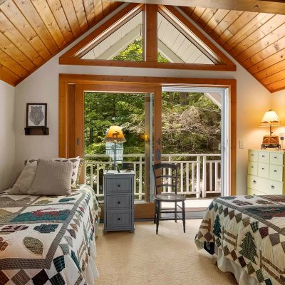 Glen Lake cottage street side loft bedroom